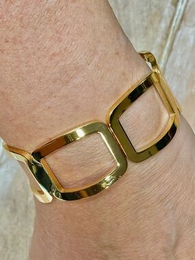 Women's Gold Open Square-Link Bracelet - Elegant Fashion Accent